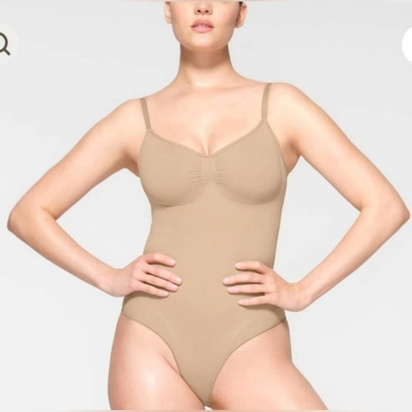 SKIMS Other - SKIMS Seamless Sculpting Body Shaper Bodysuit Top Clay Small/medium NWOT